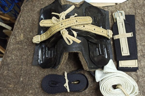 Изделия шорно-седельные из натуральной кожи, искусственной кожи (кирзы), войлока, текстиля и синтетических материалов